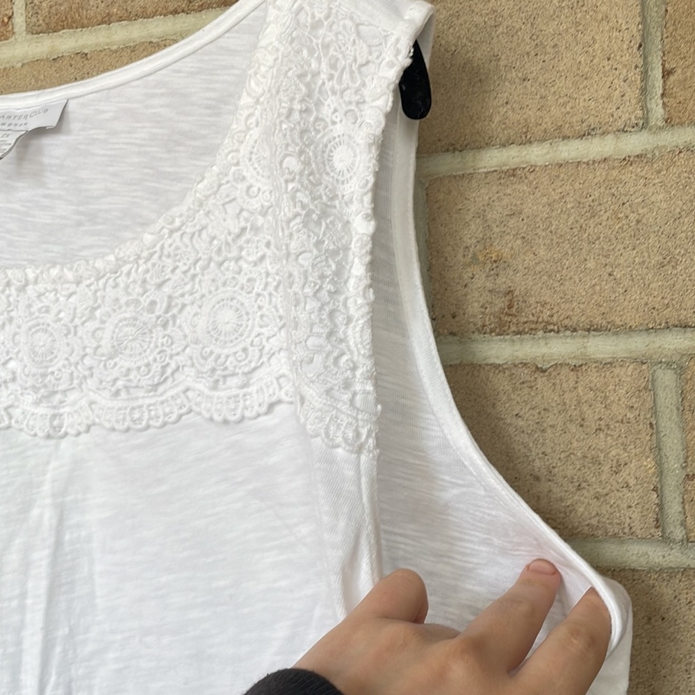White Lace Trim Sleeveless Blouse - Picture 3 of 6